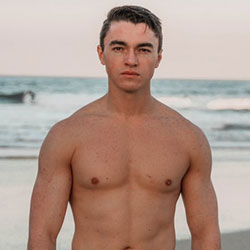Anasayfa fitness trainer muscular man